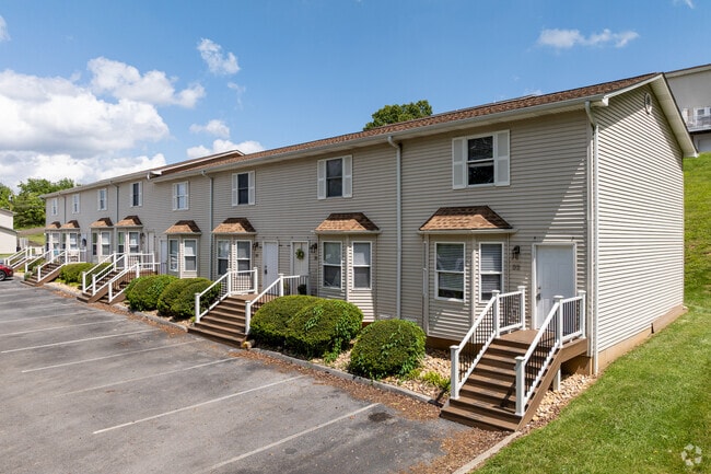 Building Photo - Colonial Apartment Complex