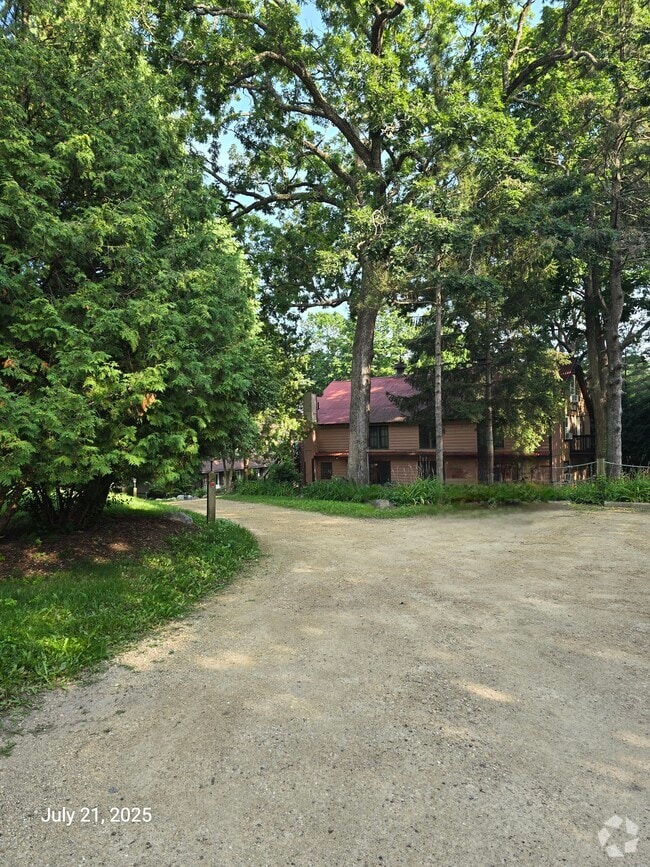 Building Photo - W4019 Oakwood Dr
