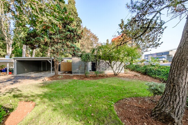 Building Photo - 897 Woodmansee Ct SE