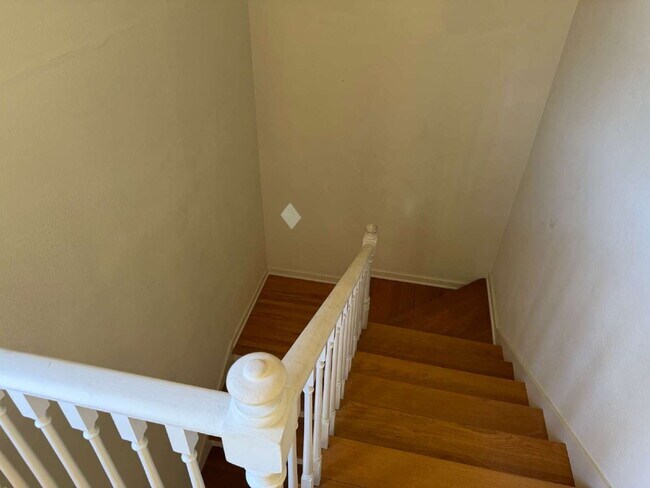 Foto del edificio - Beautiful two bedroom/1 bathroom with Original Details