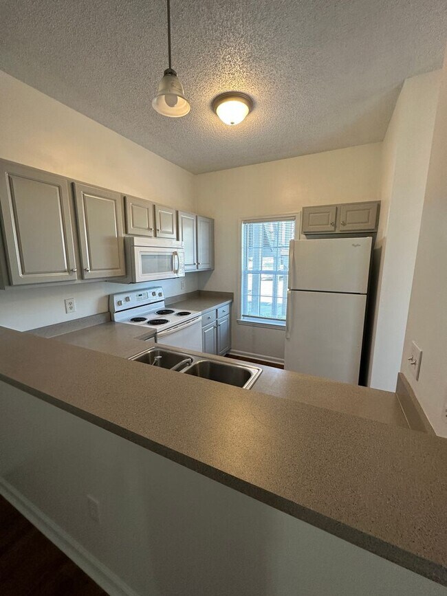 Foto del edificio - 4612 McClelland Dr