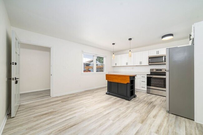 Foto del edificio - 138 W. Seaview Avenue