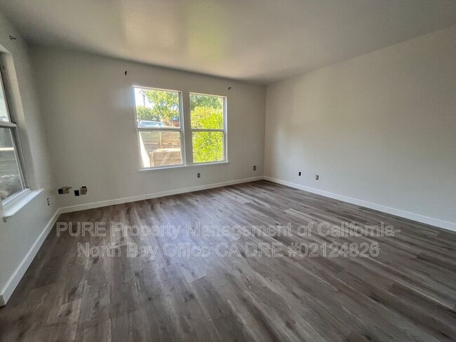 Foto del edificio - 904 Pepperwood Ln