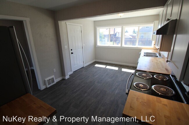 Building Photo - 3 br, 2 bath House - 1308 E. Lacrosse Ave.