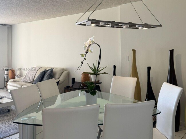 Foto del edificio - 18151 NE 31st Ct