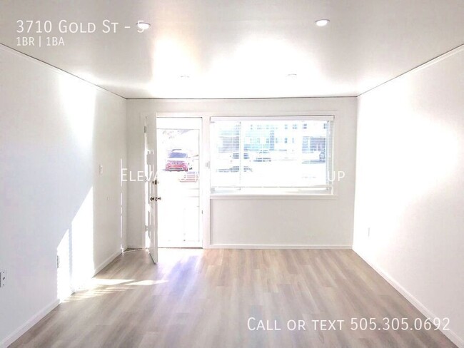 Building Photo - Renovated 1 Bedroom in Los Alamos.  With A...