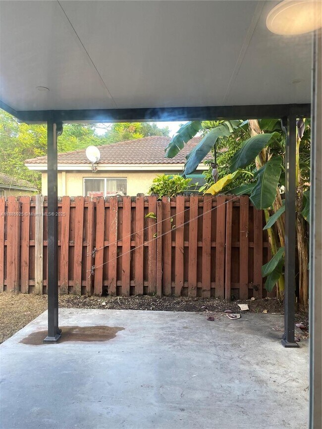 Building Photo - 65 SW 16th Ave