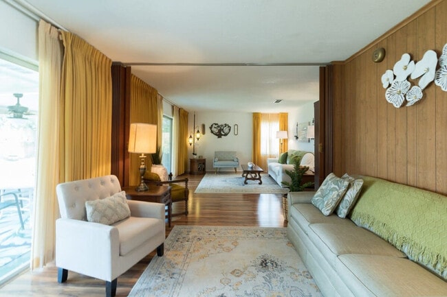 Foto del edificio - 971 Beechfern Ln