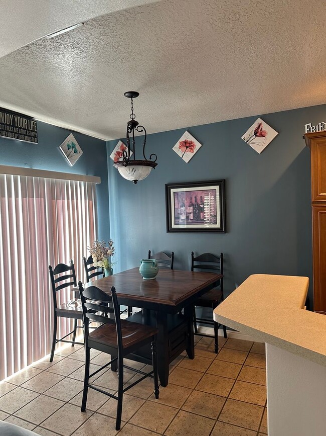 Building Photo - 1581 Alsace Way