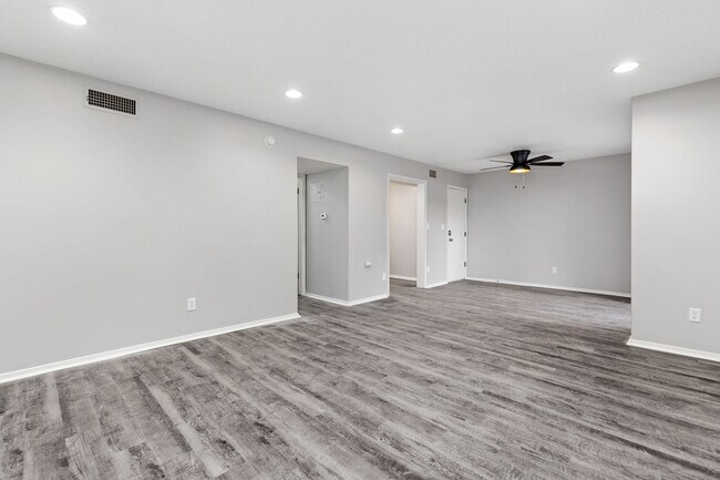 Building Photo - Courtyard Apartments