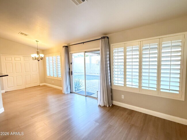 Foto del edificio - 3640 E Mountain Sky Ave