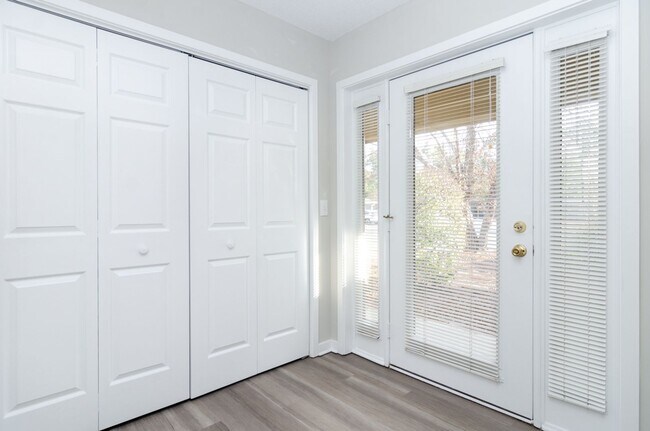 Foto del edificio - 7409 Coker Ct