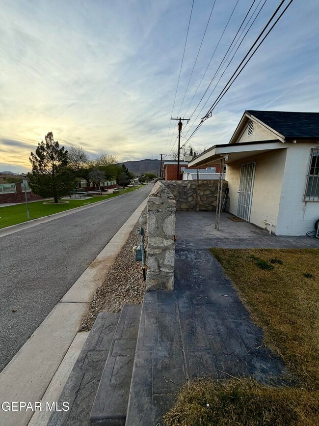 Building Photo - 3820 Savannah Ave