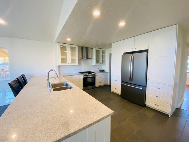 Foto del edificio - 765 E 15th St