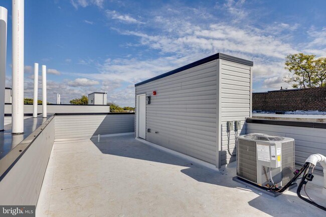 Building Photo - 1221 W Lehigh Ave