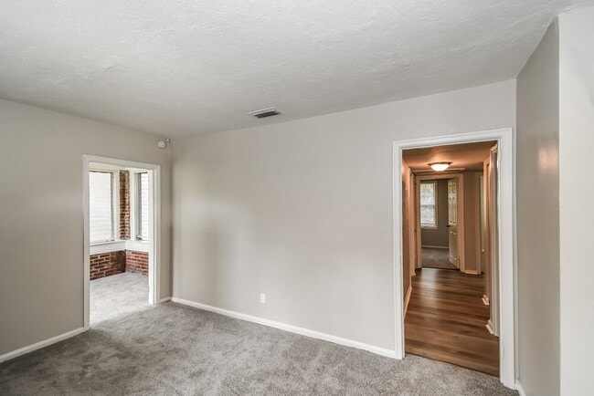 Building Photo - 1130 Saratoga Blvd