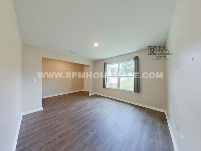 Building Photo - Spacious 5-Bedroom Home with Bonus Living ...
