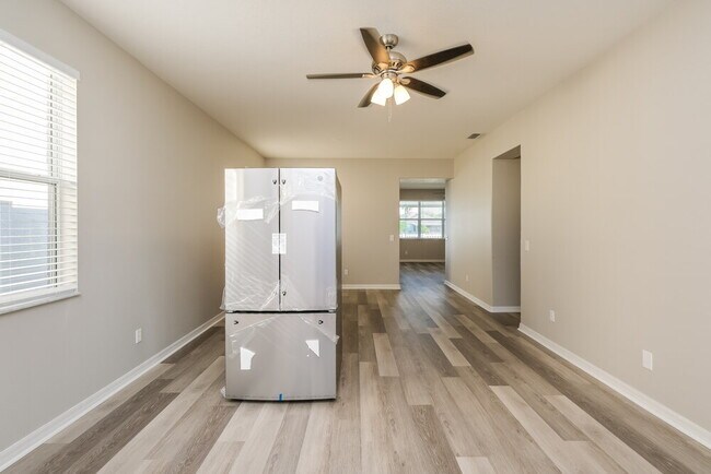 Building Photo - 11171 Golden Silence Dr