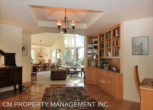 Building Photo - 204 Josselyn Ln