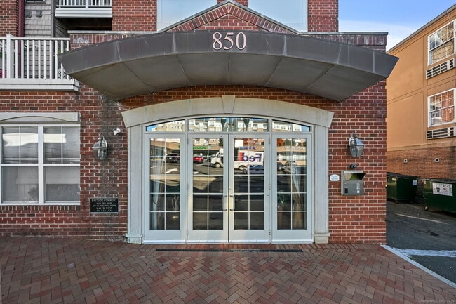 Foto del edificio - 850 E Main St
