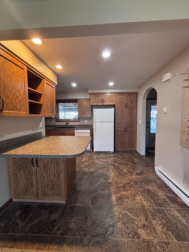 Building Photo - 2 Bedroom Condo