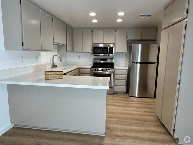 Building Photo - 285 S Sierra Madre Blvd