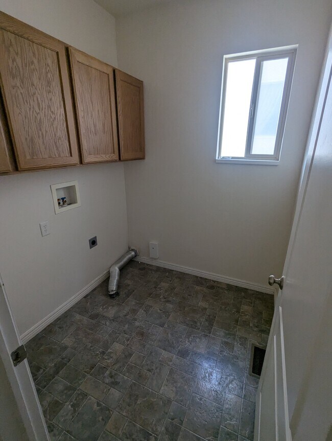 Foto del edificio - 6992 W 8090 S