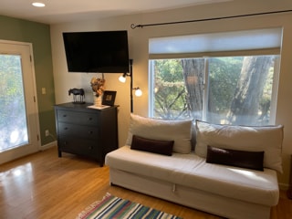 TV y sofá cama - 26036 Clover Rd