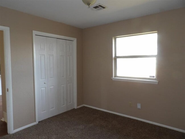 Foto del edificio - 637 NW 21st St