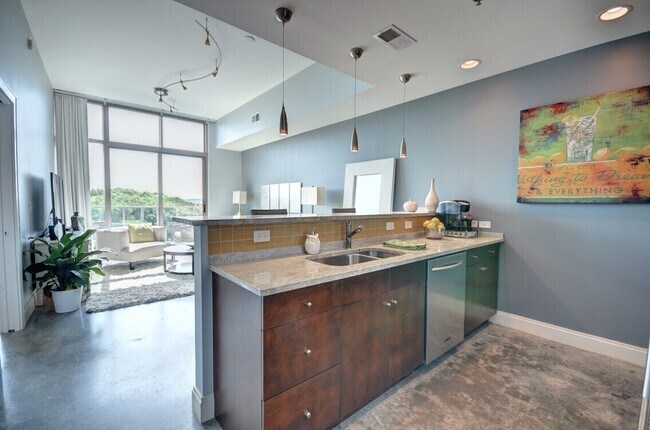Foto del edificio - 905 Juniper St NE