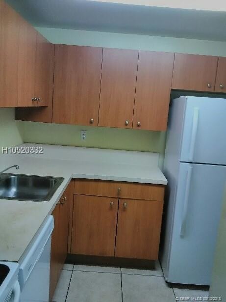 Building Photo - 407 Executive Center Dr