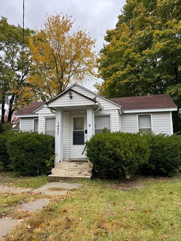 1437 Oak St, Flint, MI 48503 House Rental in Flint, MI