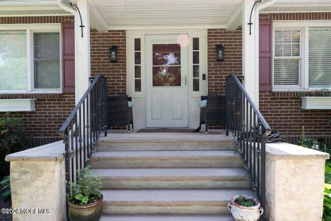 Building Photo - 1597 N Bay Ave