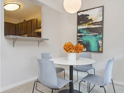 Foto del edificio - 324 E Illinois St