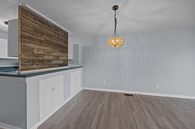 Foto del edificio - Water View Gem 2x2 Spacious Condo Fairfiel...