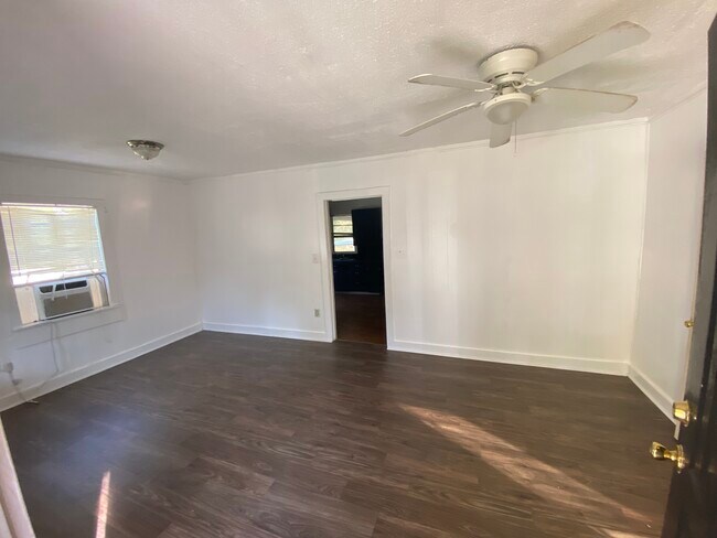 Building Photo - 2201 Spring St