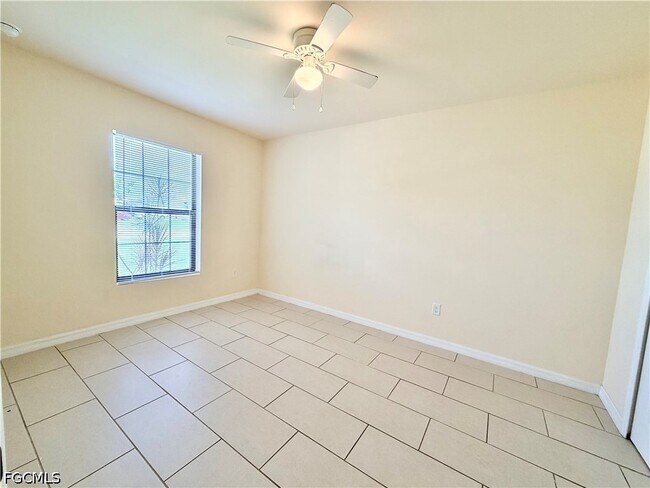 Foto del edificio - 1044 NE 8th Pl