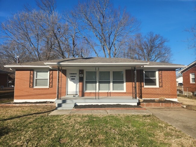Updated 3 bedroom 1 bath in Shively! Excel... - Updated 3 bedroom 1 bath in Shively! Excel... House