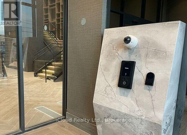 Photo du bâtiment - 2450 Old Bronte Rd