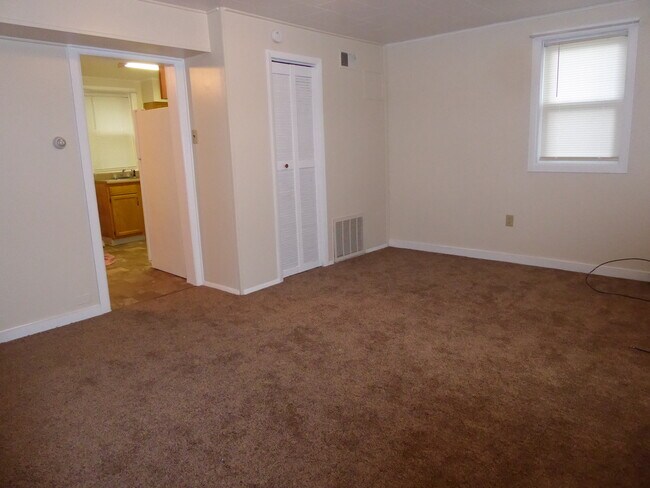 13 x 16 Living Room - 273 13th St