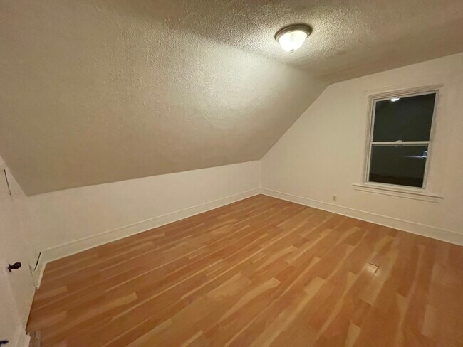 Building Photo - 106 Carpenter St