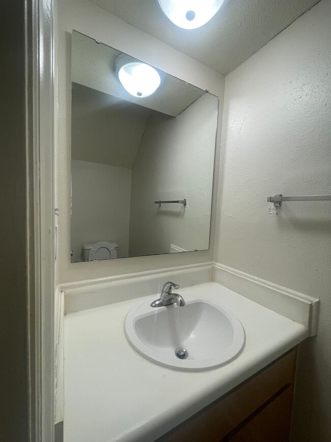 Foto del edificio - 2502 Avent Ferry Rd