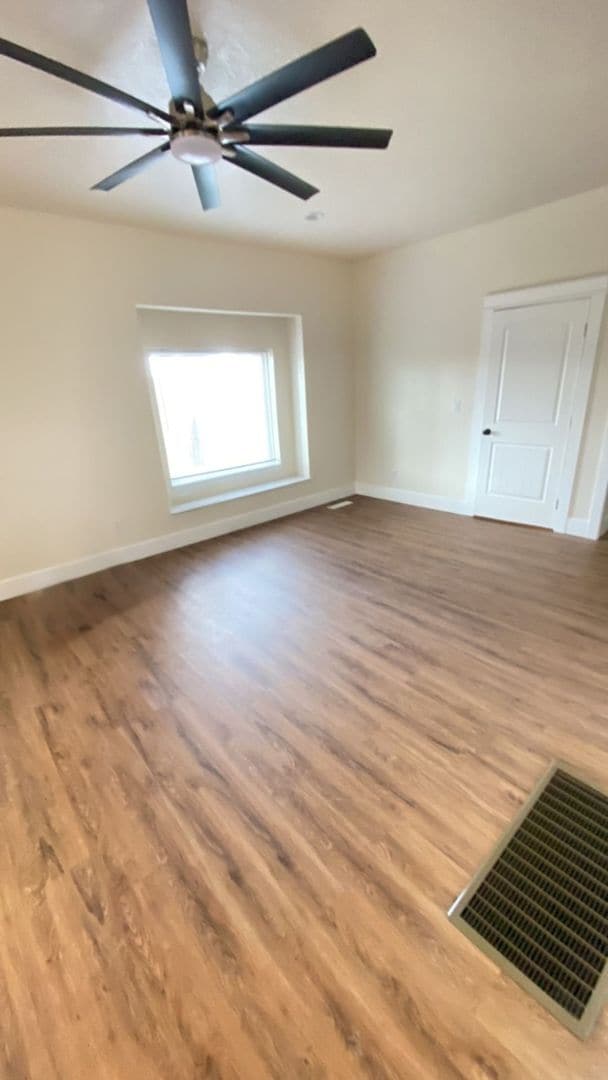 Foto del edificio - Creek Front Home