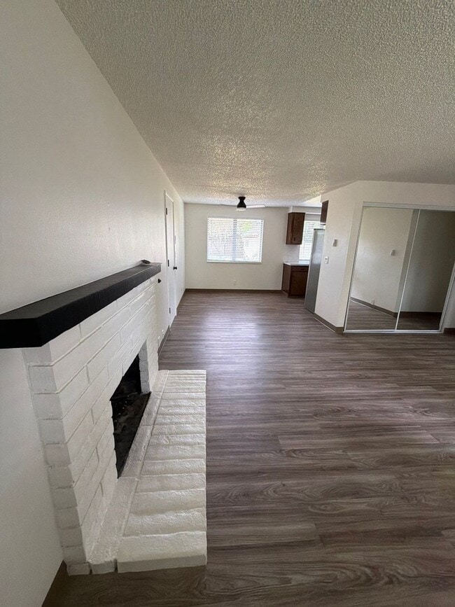 Building Photo - 1040 Lamplite Ln