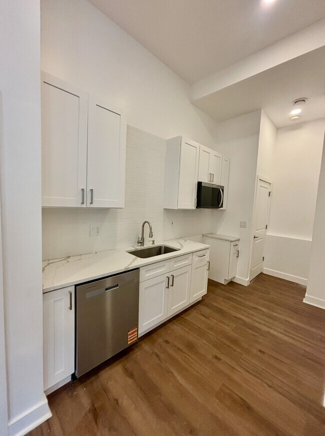 Foto del edificio - 2503 W Forest Ave