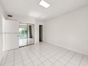 Building Photo - 20200 NE 29th Ct