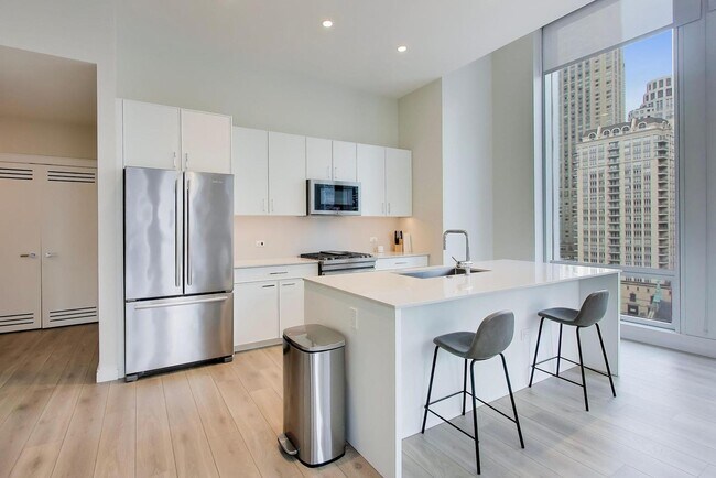 Building Photo - 14 W Superior St