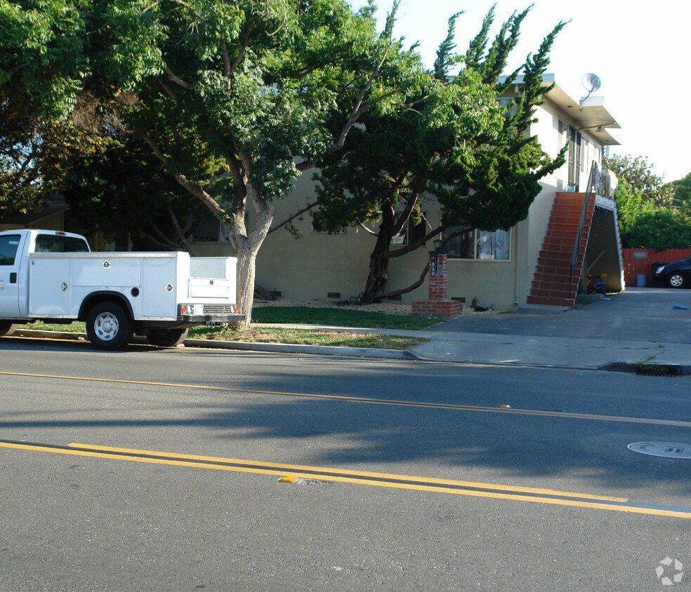 Building Photo - 567-575 E Maude Ave