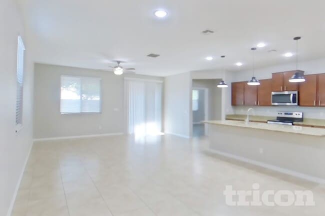 Building Photo - 34953 N Open Range Dr
