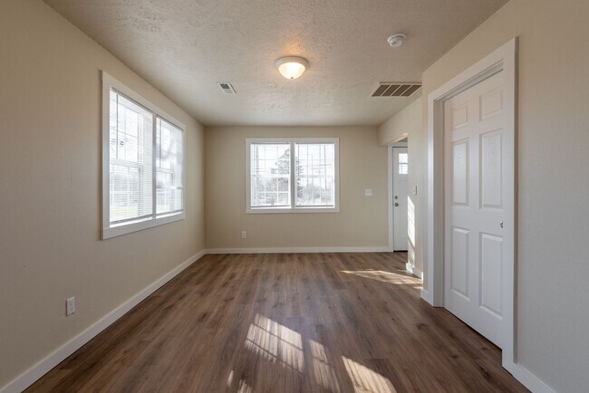 Foto del edificio - 615 W Madison St